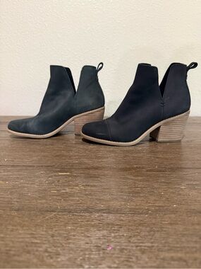 Toms Black Cutout Nubuck Ankle Booties with Stacked Heel